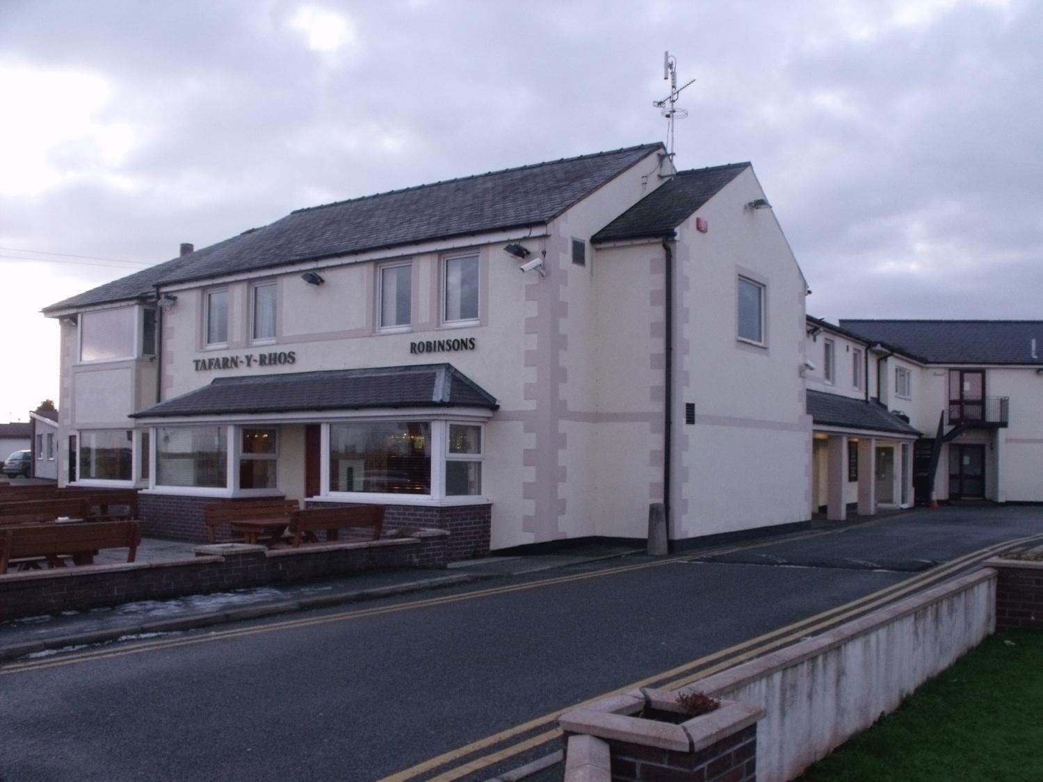 Hotel Tafarn Y Rhos Llangefni Exterior foto